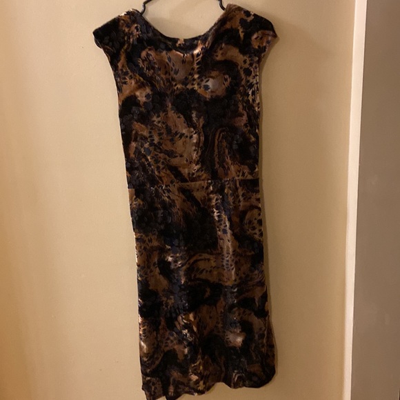 NWD brown & black velvet like midi dress with decorative darted waist - Picture 6 of 8